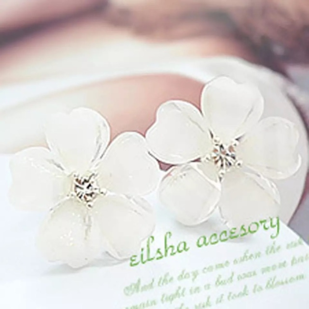 NEW!๐๐VERY PRETTY! VERY CUTE! WHITE FLOWERS!๐๐ - Picture 7 of 8